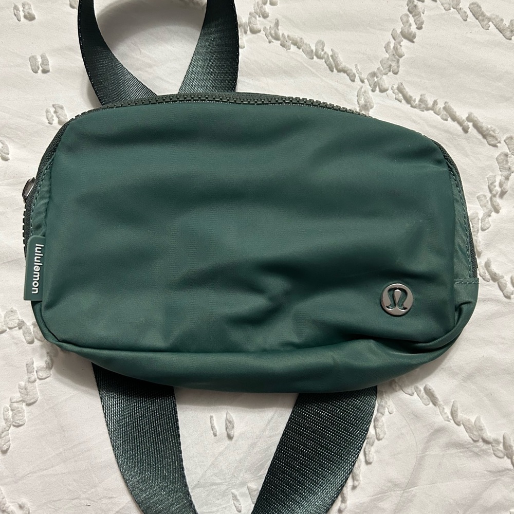 Lululemon belt bag green